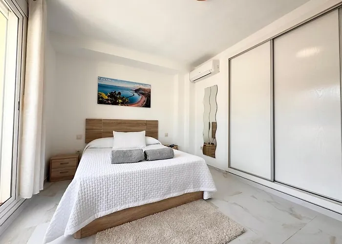 Modern Townhouse With Pool Access Villa