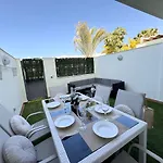 Modern Townhouse With Pool Access *