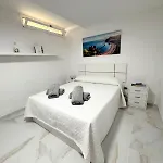 Modern Townhouse With Pool Access Вілла Адехе